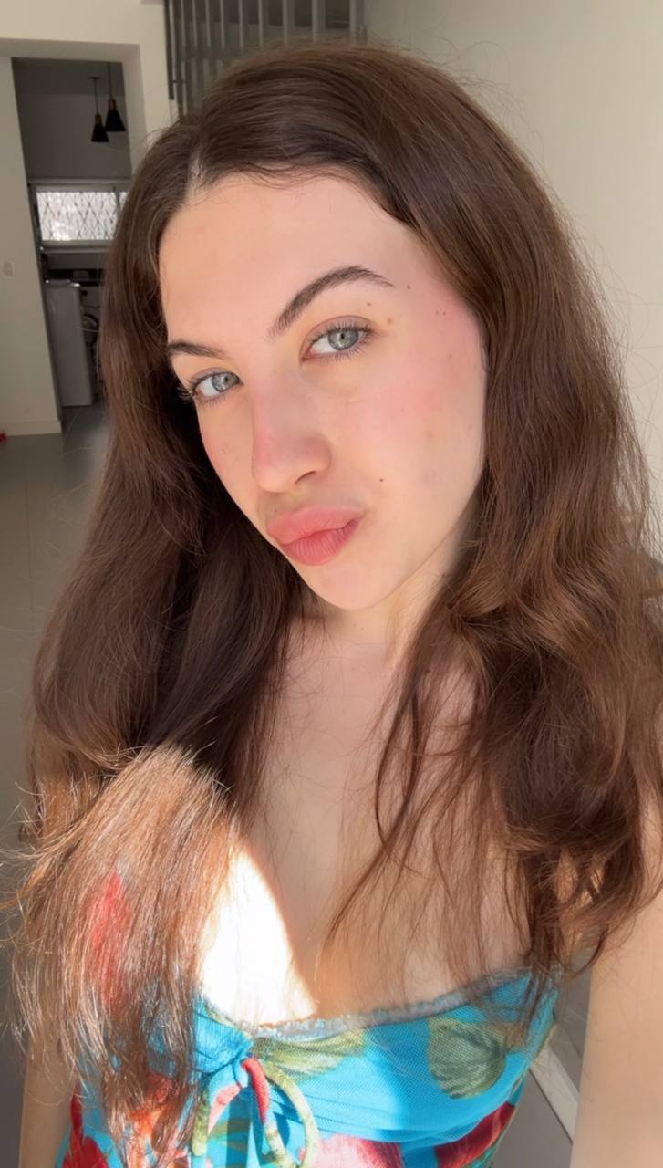 Nude girl Amber in Lunyan