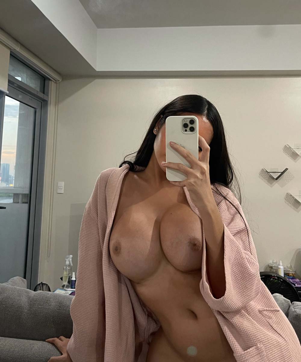 Angela Castellanos naked in Lunyan