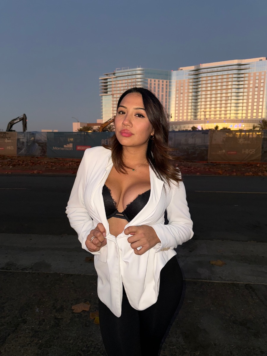 Take a pause and enjoy Ali Cruz — streaming from Lunyan