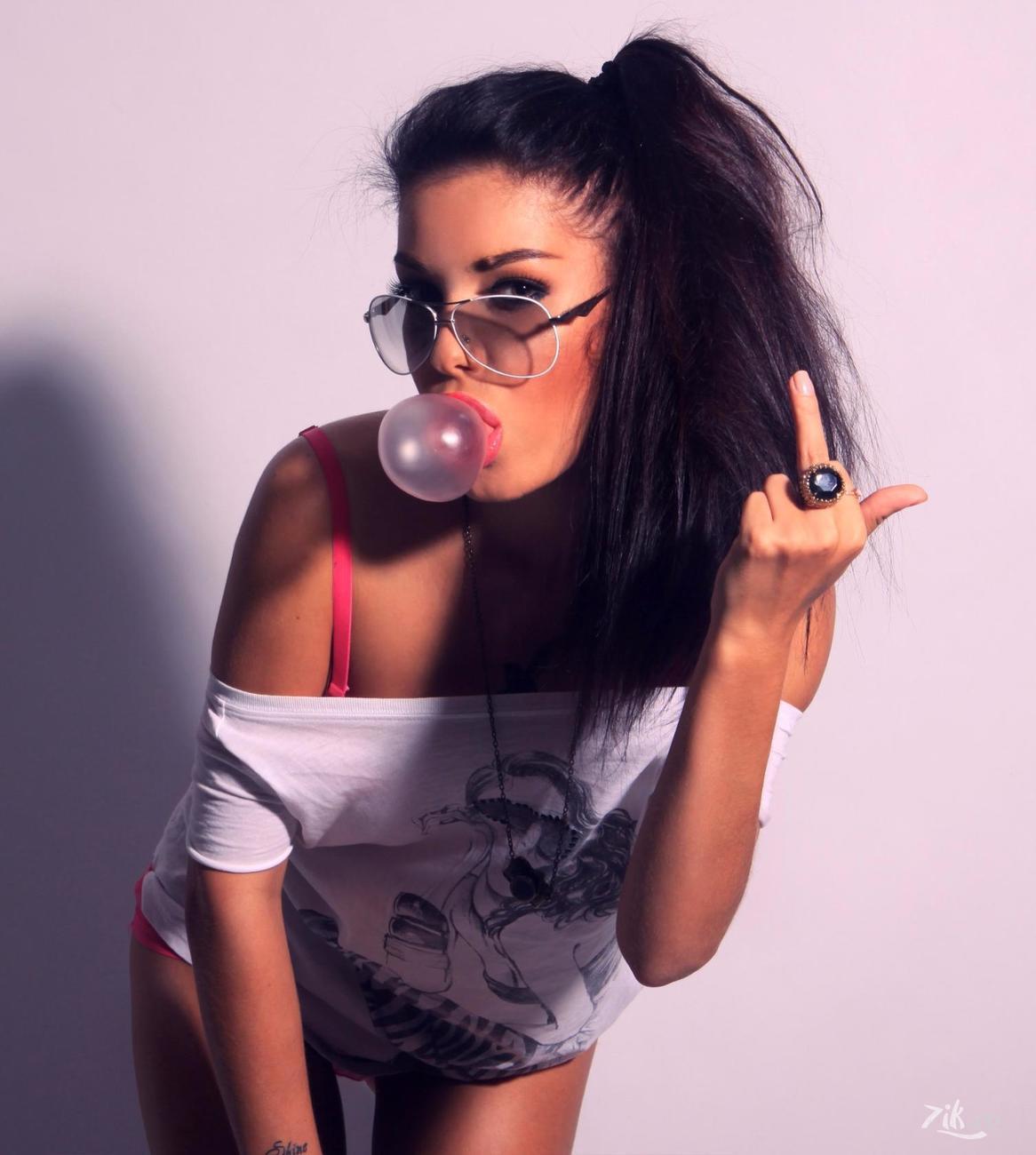 Sassy girls in Lunyan