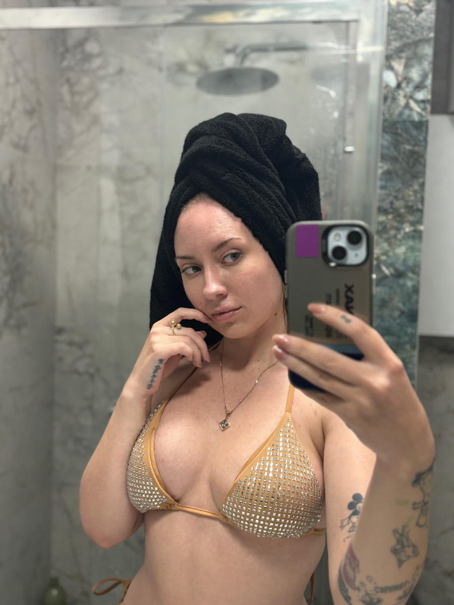 Nude girl KateV in Lunyan