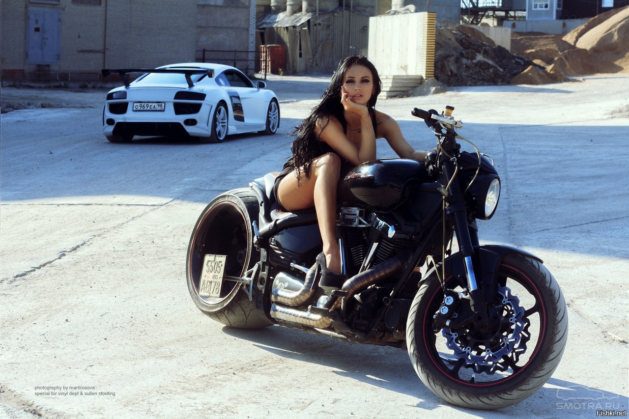 Sexy model Brunettes on a motorcycle in Lunyan