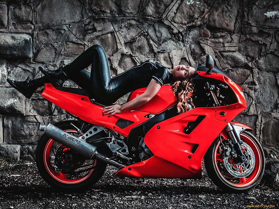 Beautiful girl Beautiful girls and motorcycles in Lunyan