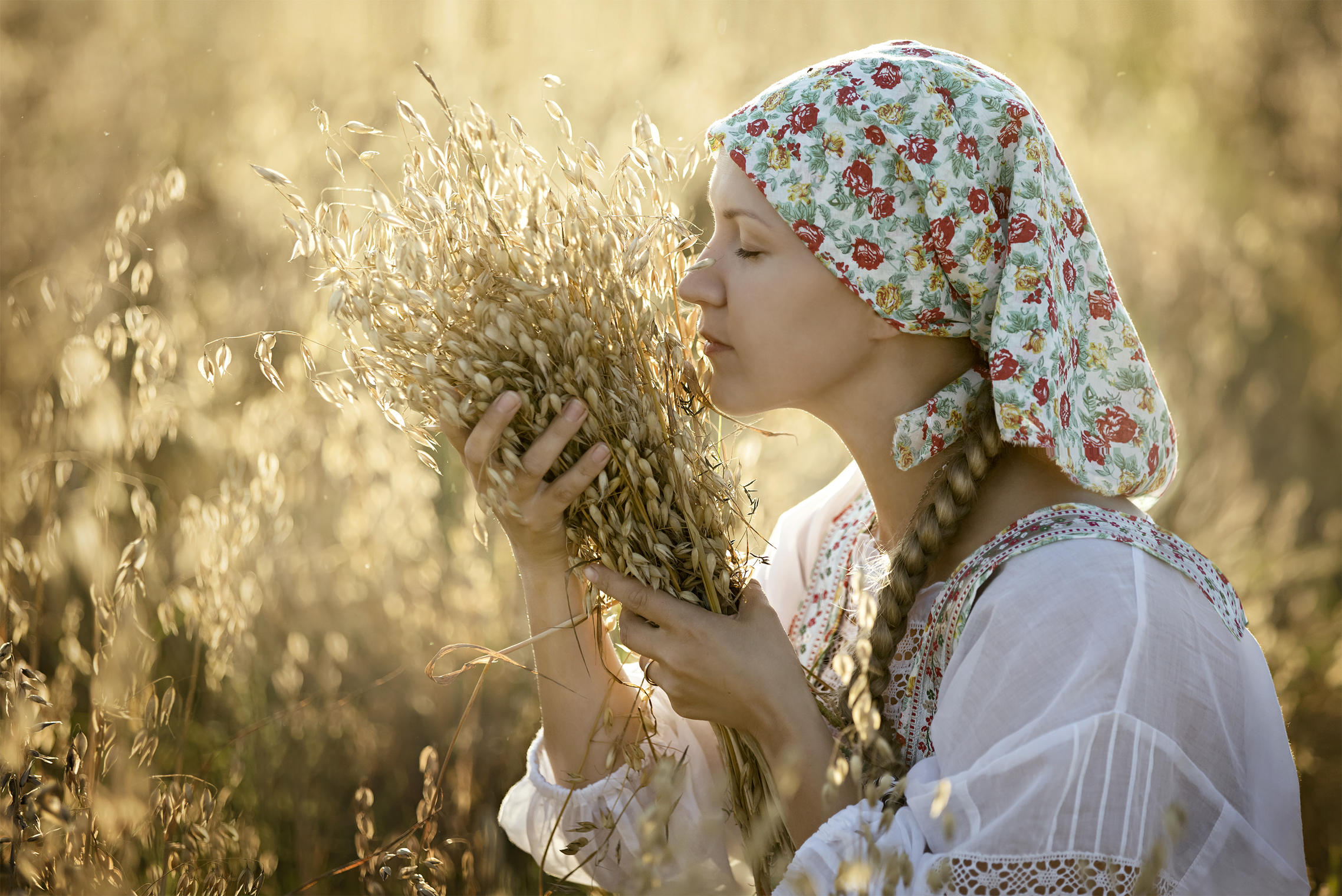 Photo Women in Slavic costumes in Lunyan