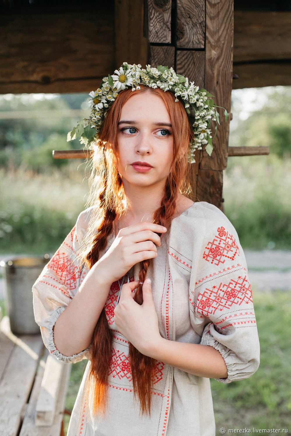 A playful frame from Girls in Slavic costumes — online in Lunyan