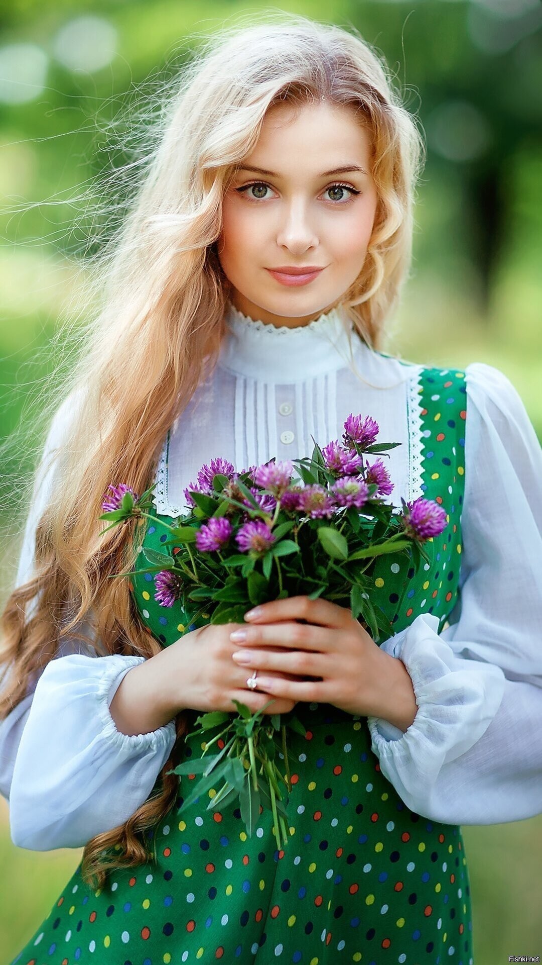 Say hi to Girls in Slavic costumes — open chat