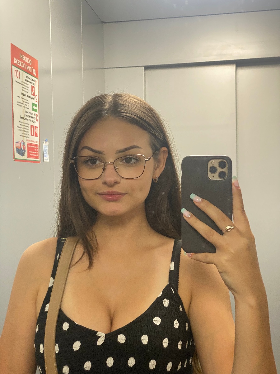 Sexy model Stacy in Lunyan