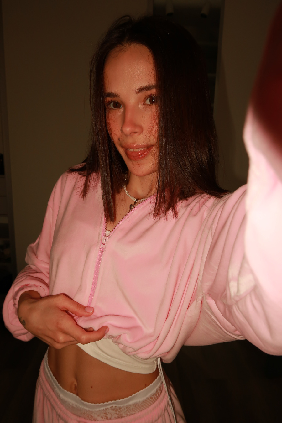 Tina brings the glow — live moments in Lunyan